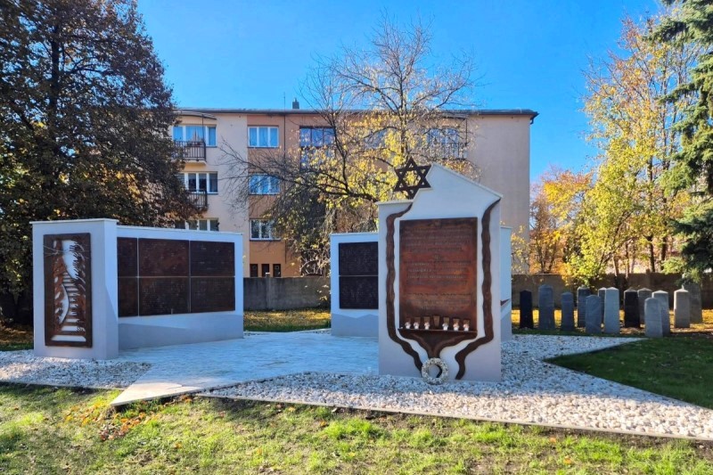 Výstava Prázdna stolička