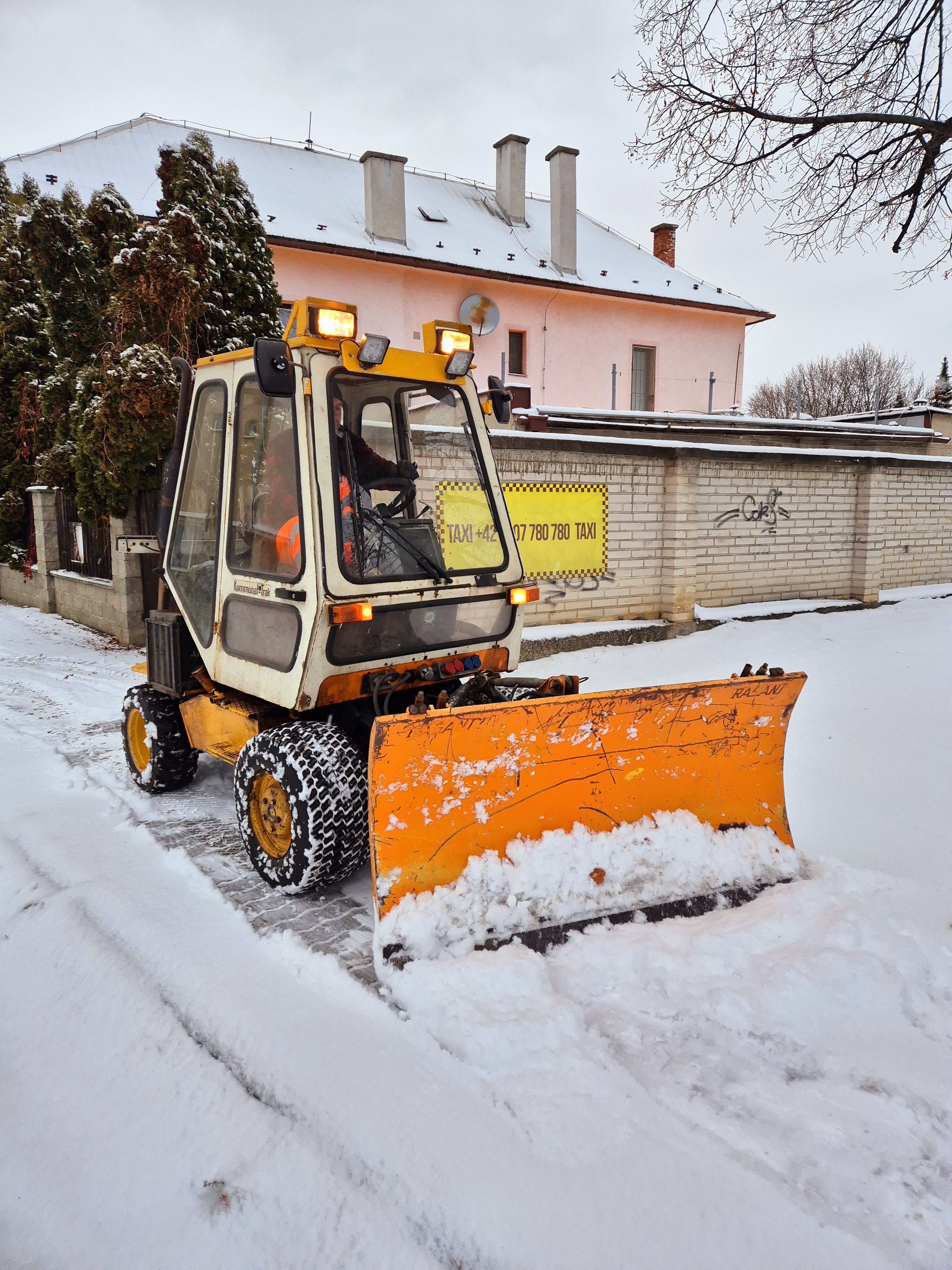 Chlapi vyšli do ulíc o tretej v noci