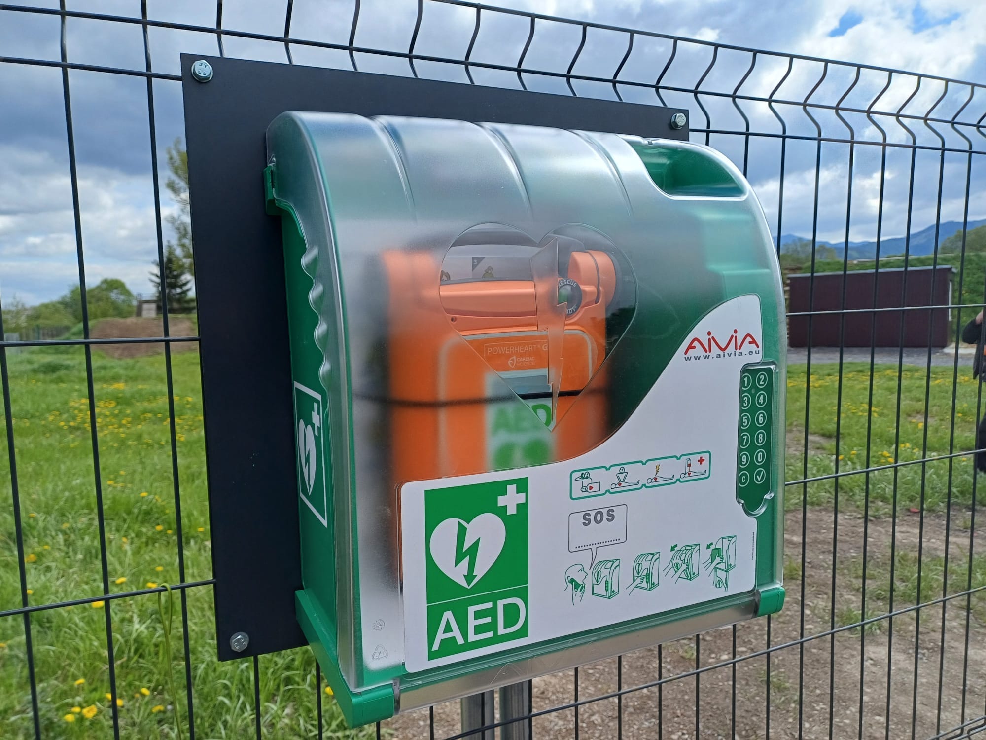 Defibrilátor máme už aj pri pumptrackovom areáli 
