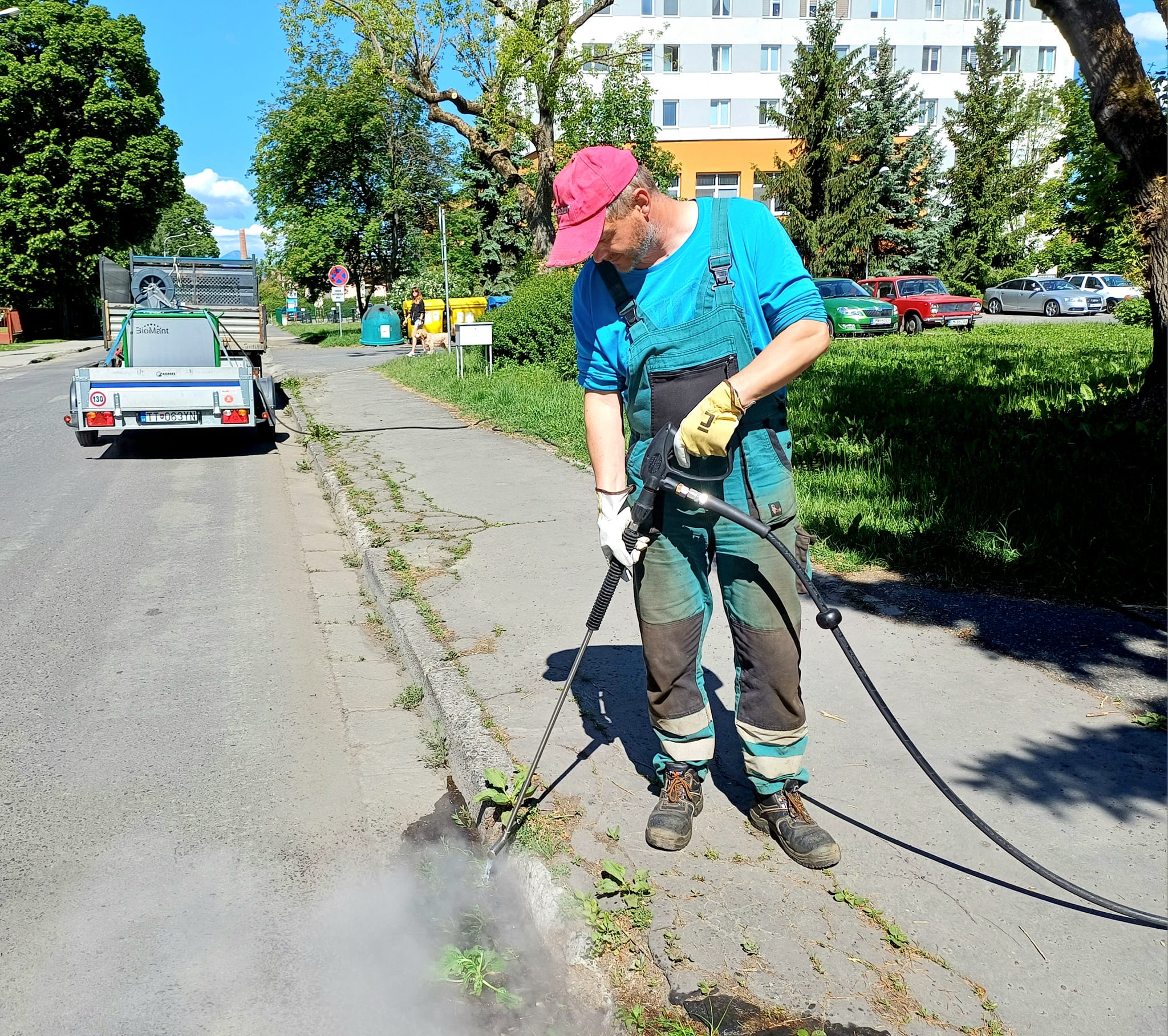 Skúšajú možnosti, ako efektívne odstrániť burinu popri komunikáciách
