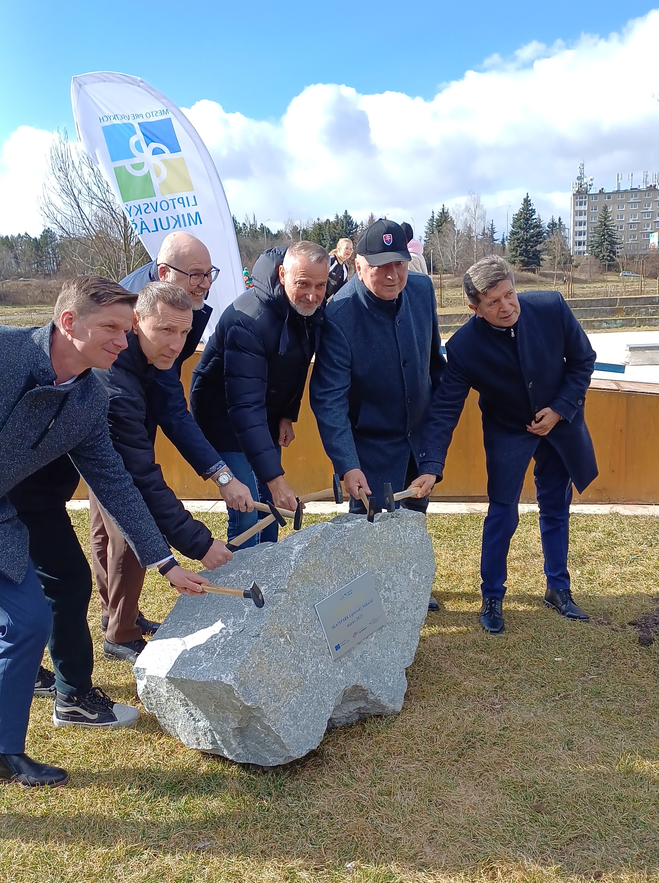 V Liptovskom Mikuláši poklepali základný kameň nového skateparku