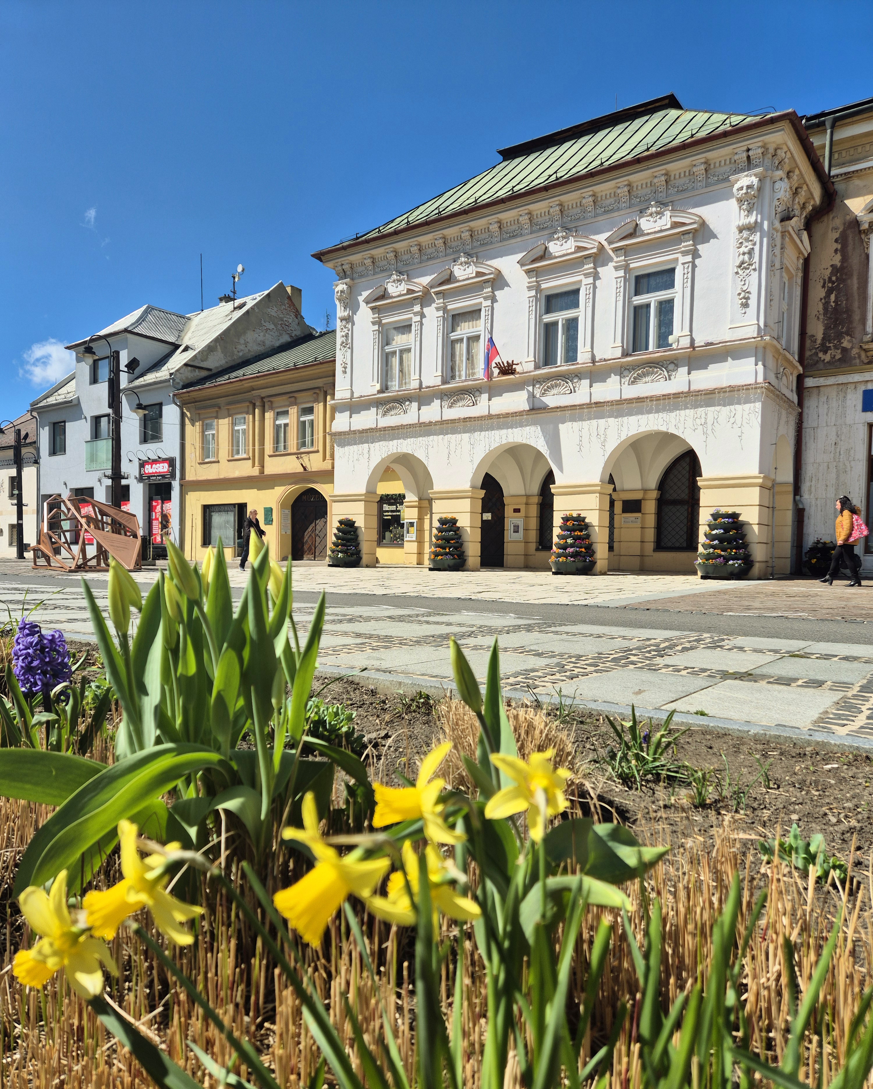 Mestské múzeum sa rozžiari na červeno