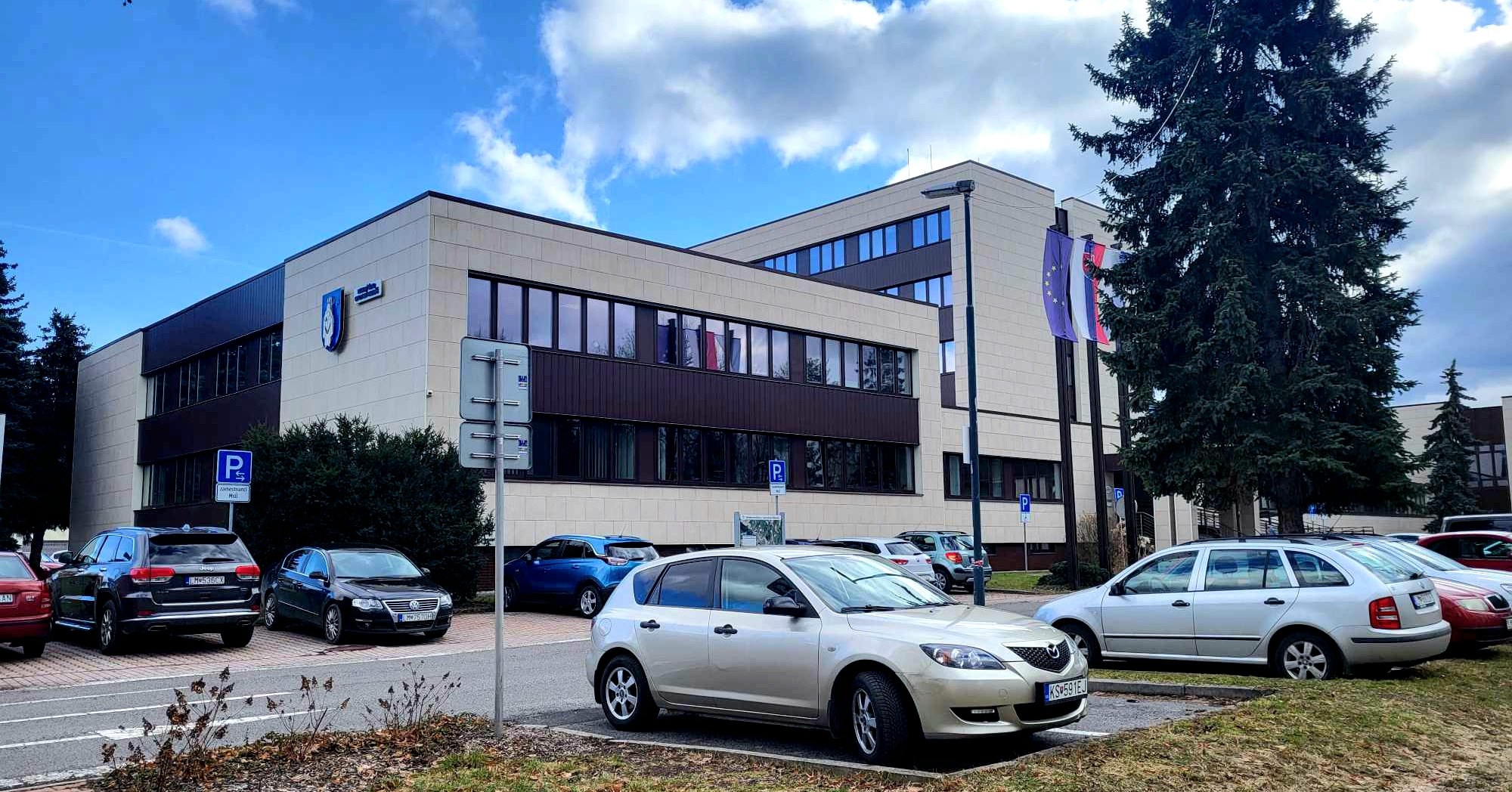 Zmena stránkových dní na niektorých oddeleniach mestského úradu